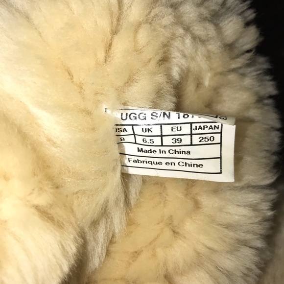 Tall button up chestnut Ugg’s - Picture 3 of 3